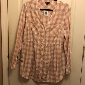 Pink patterned peplum top NWT